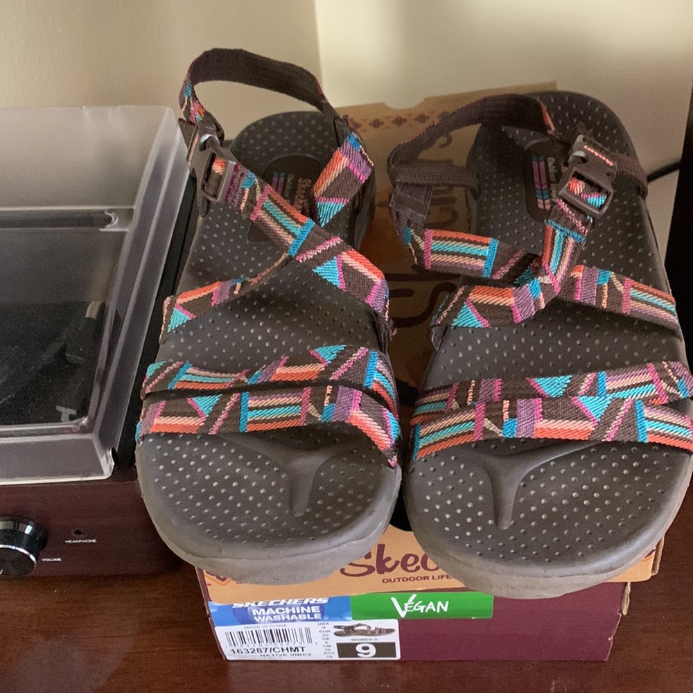 Sketchers Reggae Native Vibez Sandal sz 9
